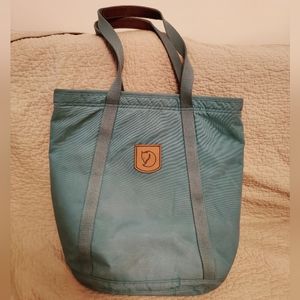 VGUC Fjallraven Totepack 4 blue/green